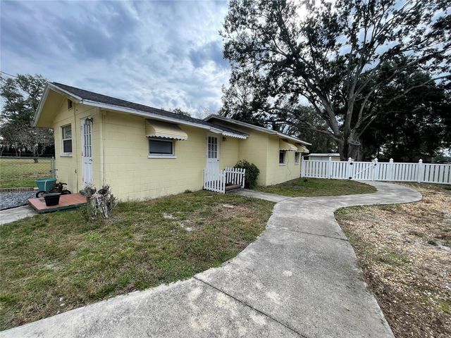 202 S WARFIELD AVENUE, Wildwood, FL 34785