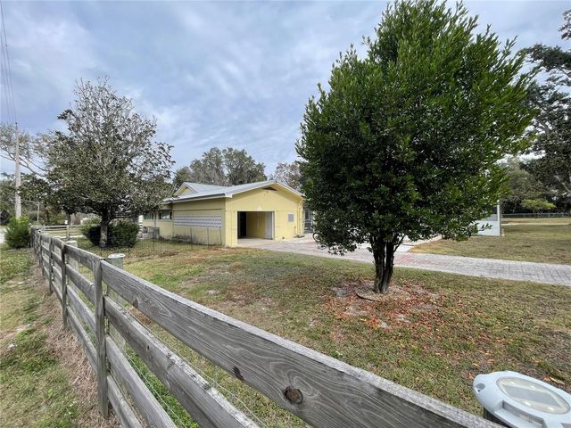 202 S WARFIELD AVENUE, Wildwood, FL 34785