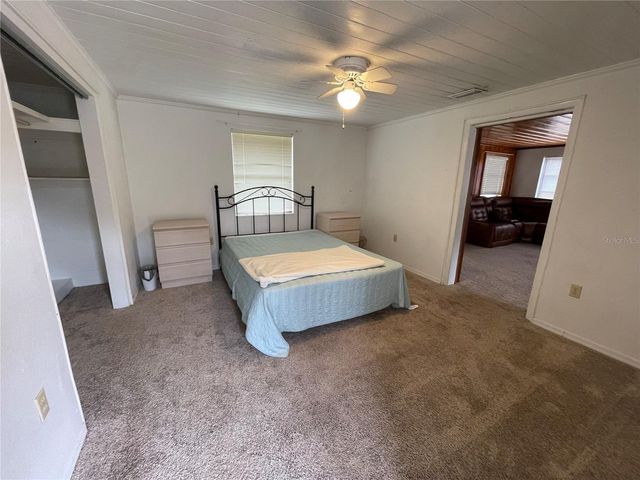 202 S WARFIELD AVENUE, Wildwood, FL 34785