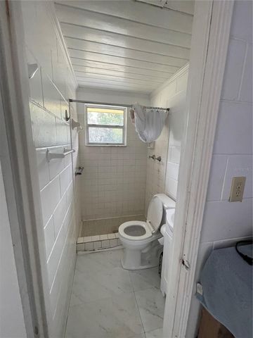 202 S WARFIELD AVENUE, Wildwood, FL 34785