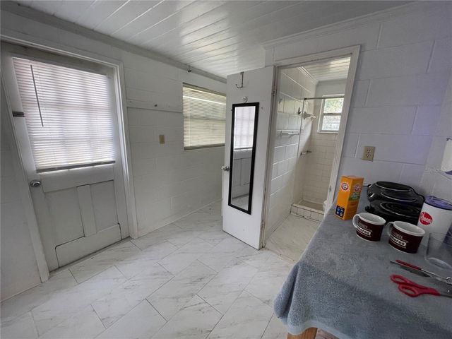 202 S WARFIELD AVENUE, Wildwood, FL 34785