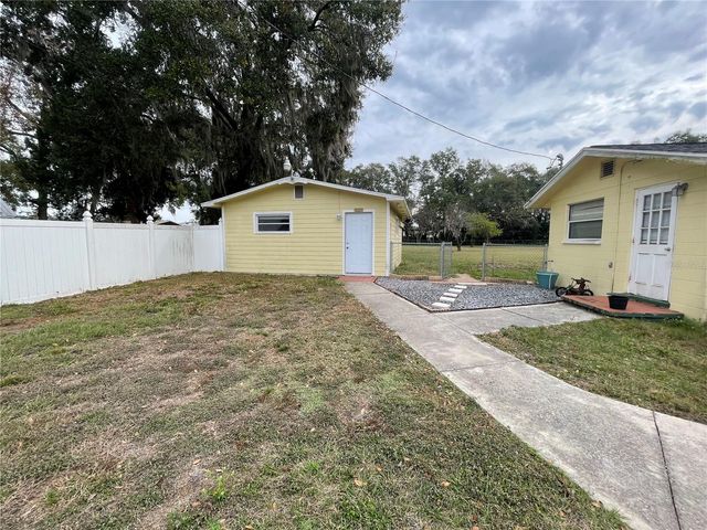 202 S WARFIELD AVENUE, Wildwood, FL 34785