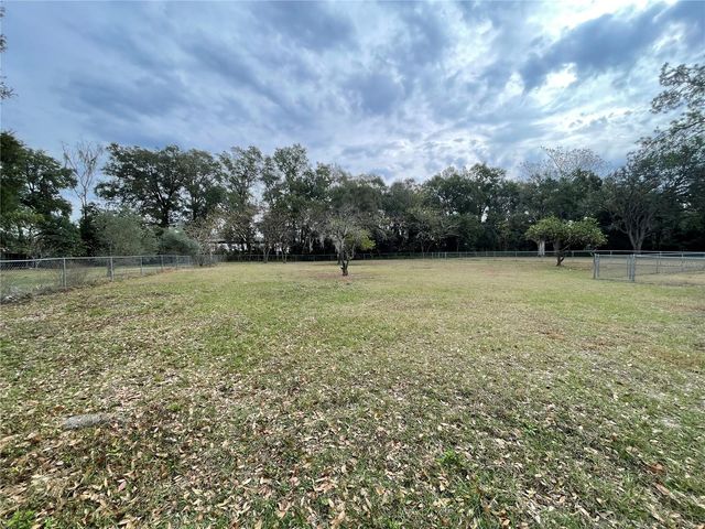 202 S WARFIELD AVENUE, Wildwood, FL 34785