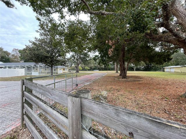 202 S WARFIELD AVENUE, Wildwood, FL 34785