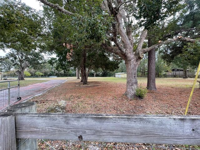 202 S WARFIELD AVENUE, Wildwood, FL 34785