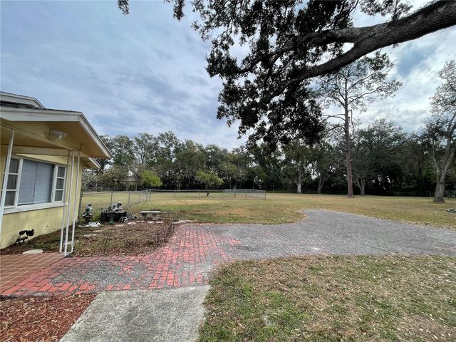 202 S WARFIELD AVENUE, Wildwood, FL 34785
