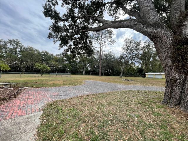 202 S WARFIELD AVENUE, Wildwood, FL 34785