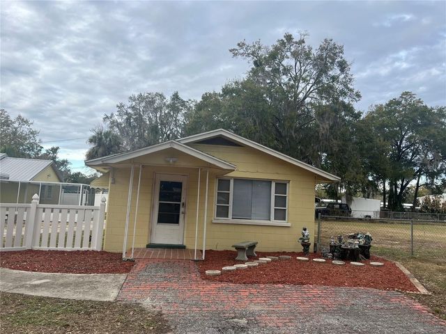 202 S WARFIELD AVENUE, Wildwood, FL 34785