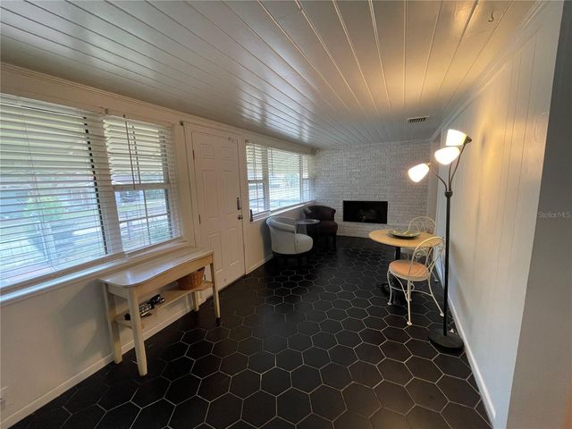 202 S WARFIELD AVENUE, Wildwood, FL 34785