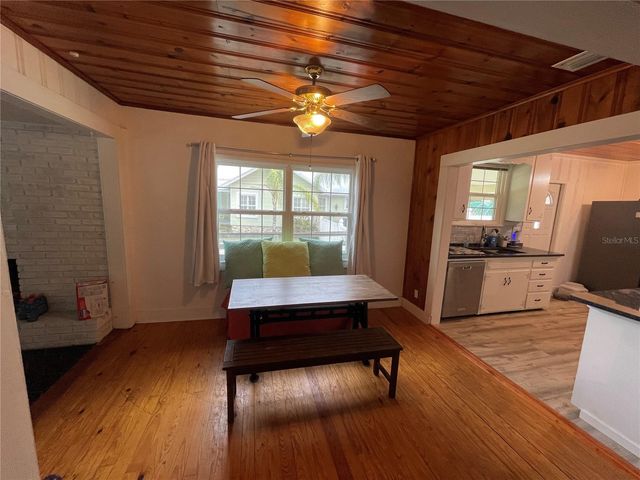 202 S WARFIELD AVENUE, Wildwood, FL 34785