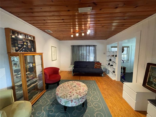 202 S WARFIELD AVENUE, Wildwood, FL 34785