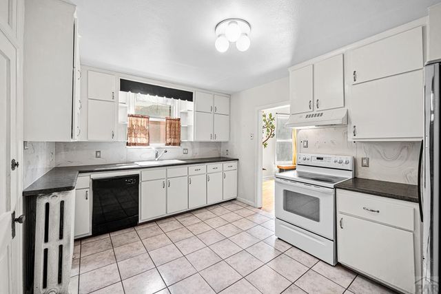 2028 N Greenwood St, Pueblo, CO 81003