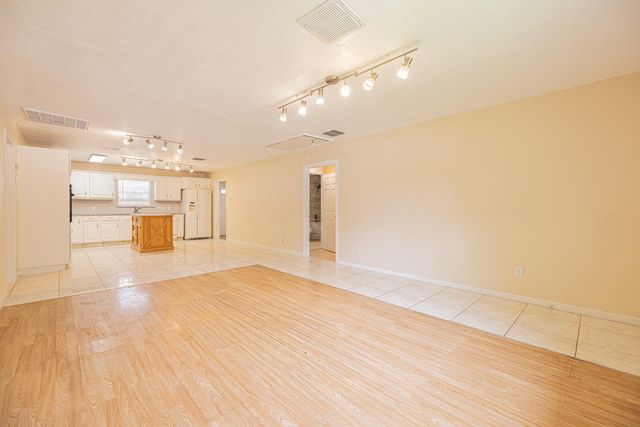 4113 Edison Street, Houston, TX 77009