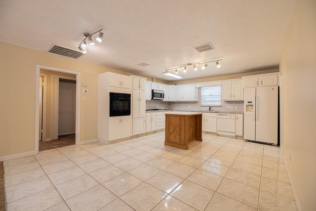 4113 Edison Street, Houston, TX 77009