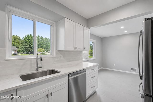 318 Middlewood Road, Middletown, NJ 07748