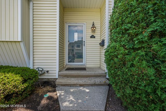 318 Middlewood Road, Middletown, NJ 07748