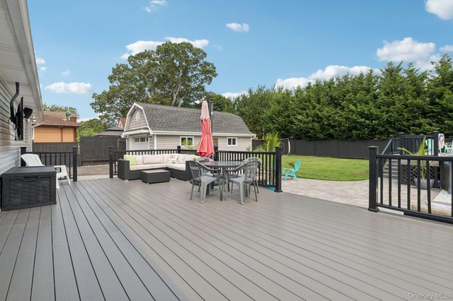 295 Silver Street, West Babylon, NY 11704