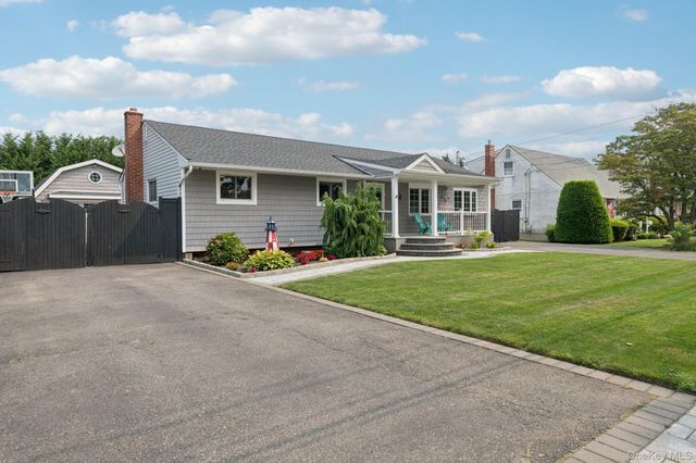 295 Silver Street, West Babylon, NY 11704