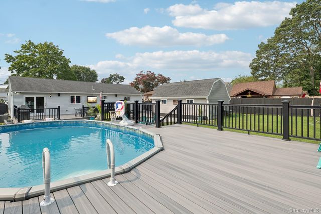 295 Silver Street, West Babylon, NY 11704