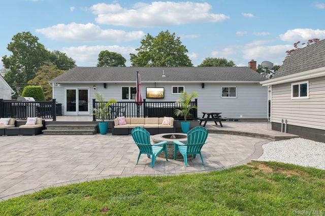 295 Silver Street, West Babylon, NY 11704