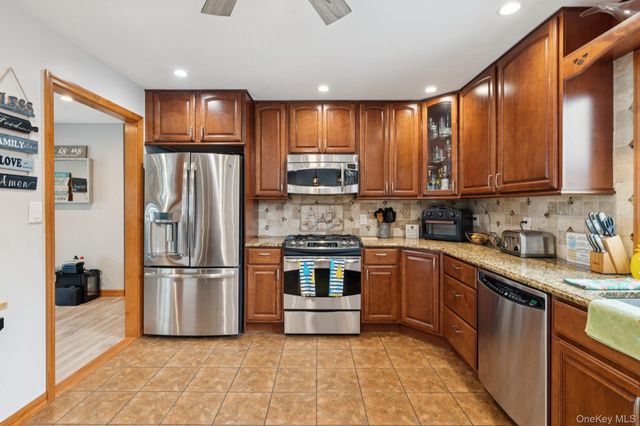 295 Silver Street, West Babylon, NY 11704