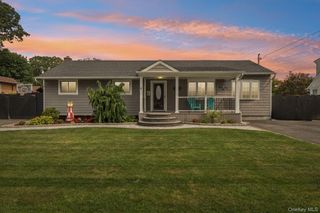 295 Silver Street, West Babylon, NY 11704