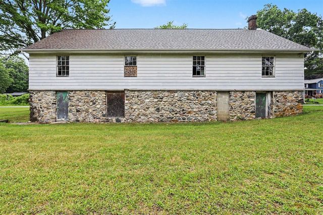 155 4th Street, Plainwell, MI 49080