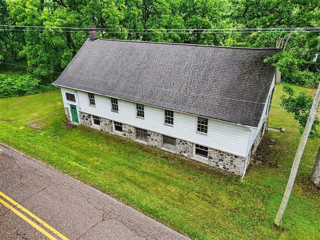155 4th Street, Plainwell, MI 49080