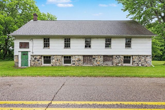 155 4th Street, Plainwell, MI 49080