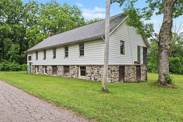 155 4th Street, Plainwell, MI 49080