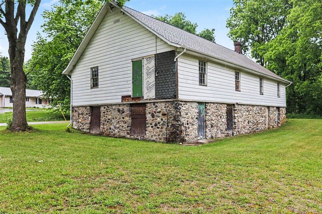 155 4th Street, Plainwell, MI 49080