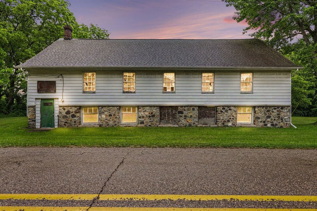155 4th Street, Plainwell, MI 49080