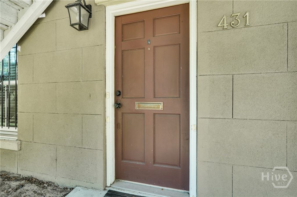 Image 3 of property listing at 431 Montgomery Street A, Savannah, GA 31401