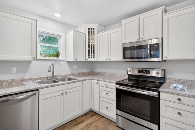 1726 W Walnut Street, Springfield, MO 65806