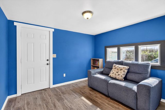 1726 W Walnut Street, Springfield, MO 65806