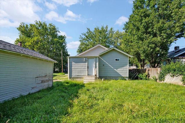 1726 W Walnut Street, Springfield, MO 65806