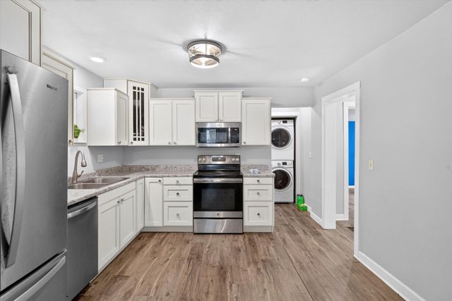 1726 W Walnut Street, Springfield, MO 65806