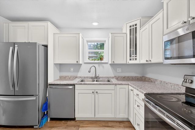 1726 W Walnut Street, Springfield, MO 65806