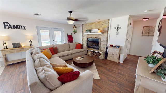 2005 S Pine Street, Brady, TX 76825