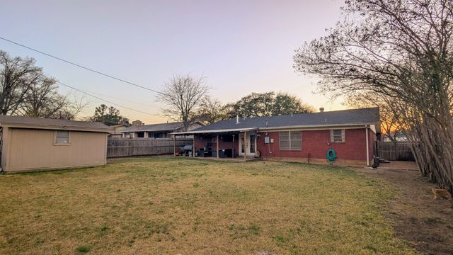2005 S Pine Street, Brady, TX 76825