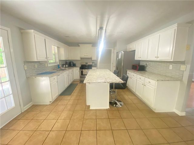 725 Cricket Hill Trail, Lawrenceville, GA 30044