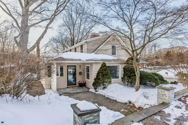 232 N Country Road, Mount Sinai, NY 11766