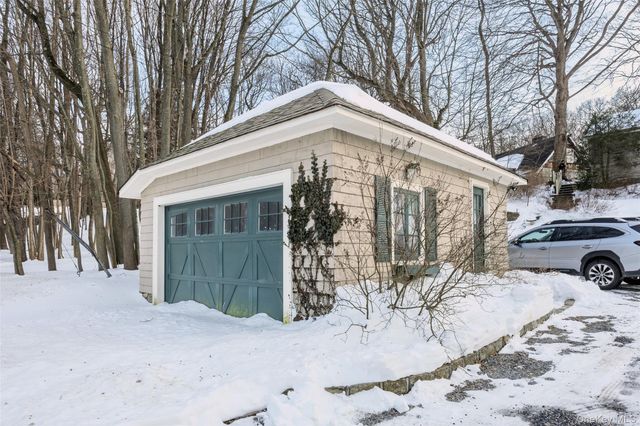 232 N Country Road, Mount Sinai, NY 11766