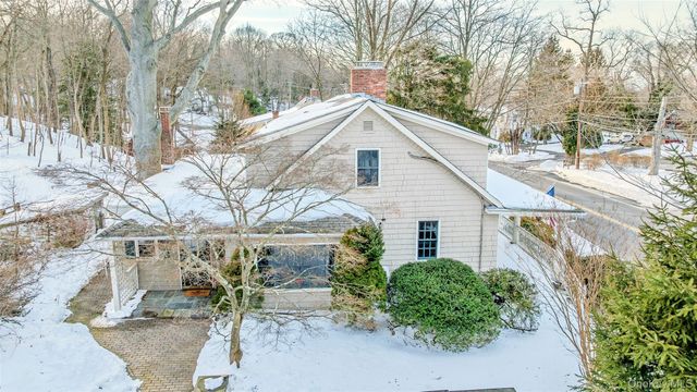 232 N Country Road, Mount Sinai, NY 11766