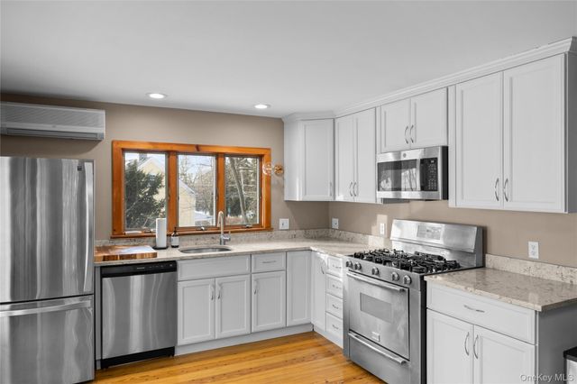 232 N Country Road, Mount Sinai, NY 11766