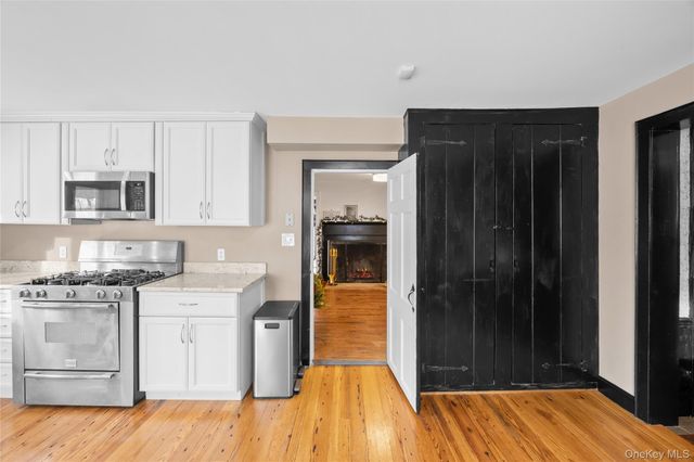 232 N Country Road, Mount Sinai, NY 11766