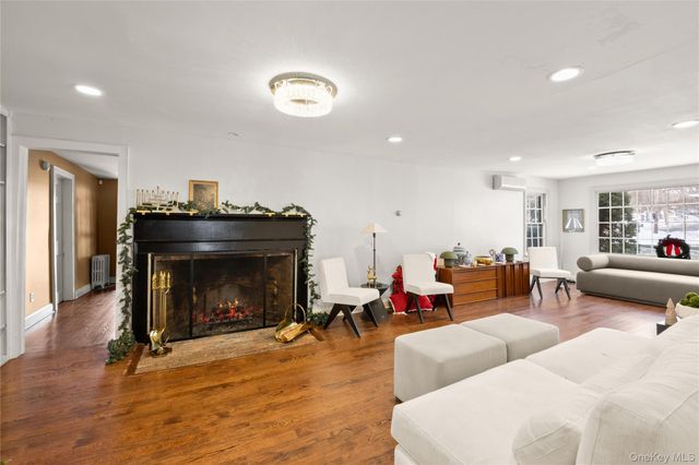 232 N Country Road, Mount Sinai, NY 11766