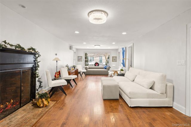 232 N Country Road, Mount Sinai, NY 11766