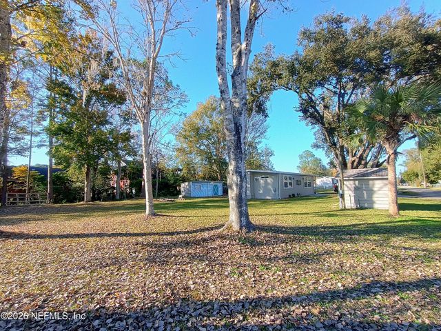 215 PINE TREE Trail, Crescent City, FL 32112