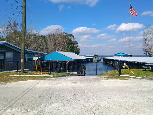 215 PINE TREE Trail, Crescent City, FL 32112